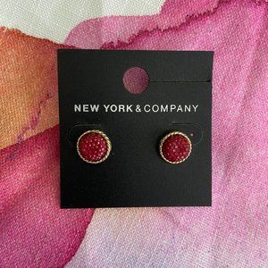 NEW YORK AND CO - GARNET/MAROON TEXTURED STUD EARRINGS